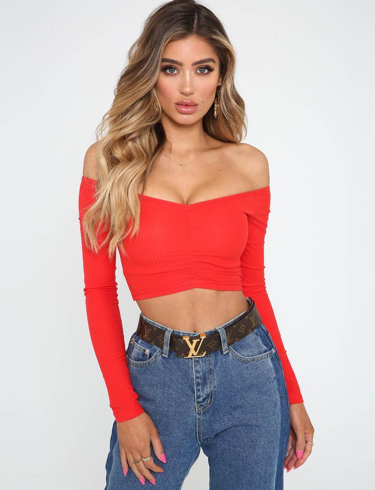 Short cropped shoulder top