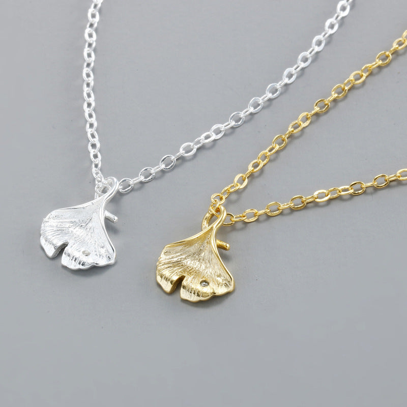 A Beautiful 925 Silver Necklace with a Ginkgo Leaf Motif”