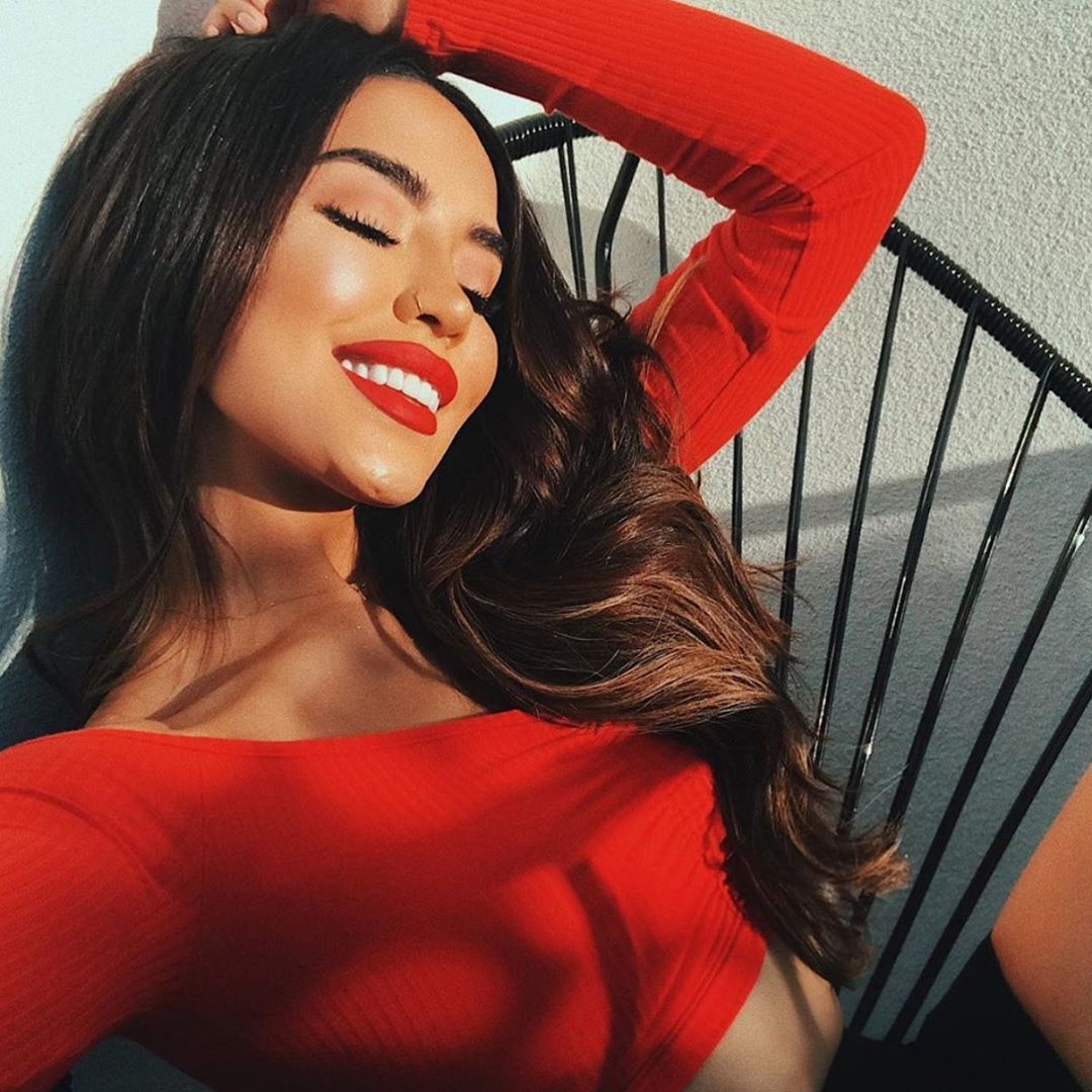 Short cropped shoulder top