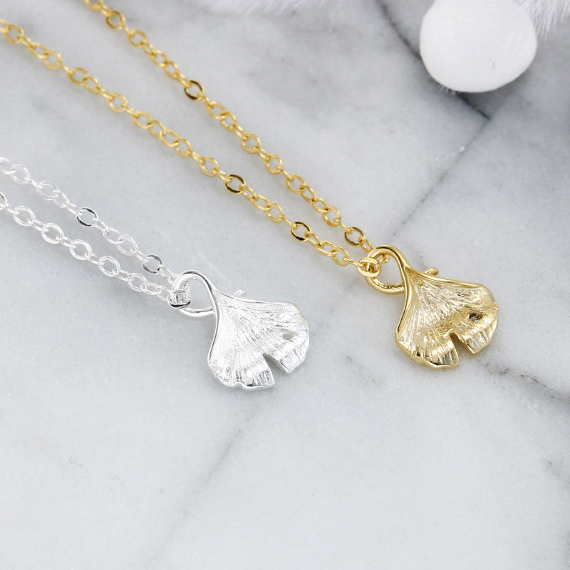 A Beautiful 925 Silver Necklace with a Ginkgo Leaf Motif”